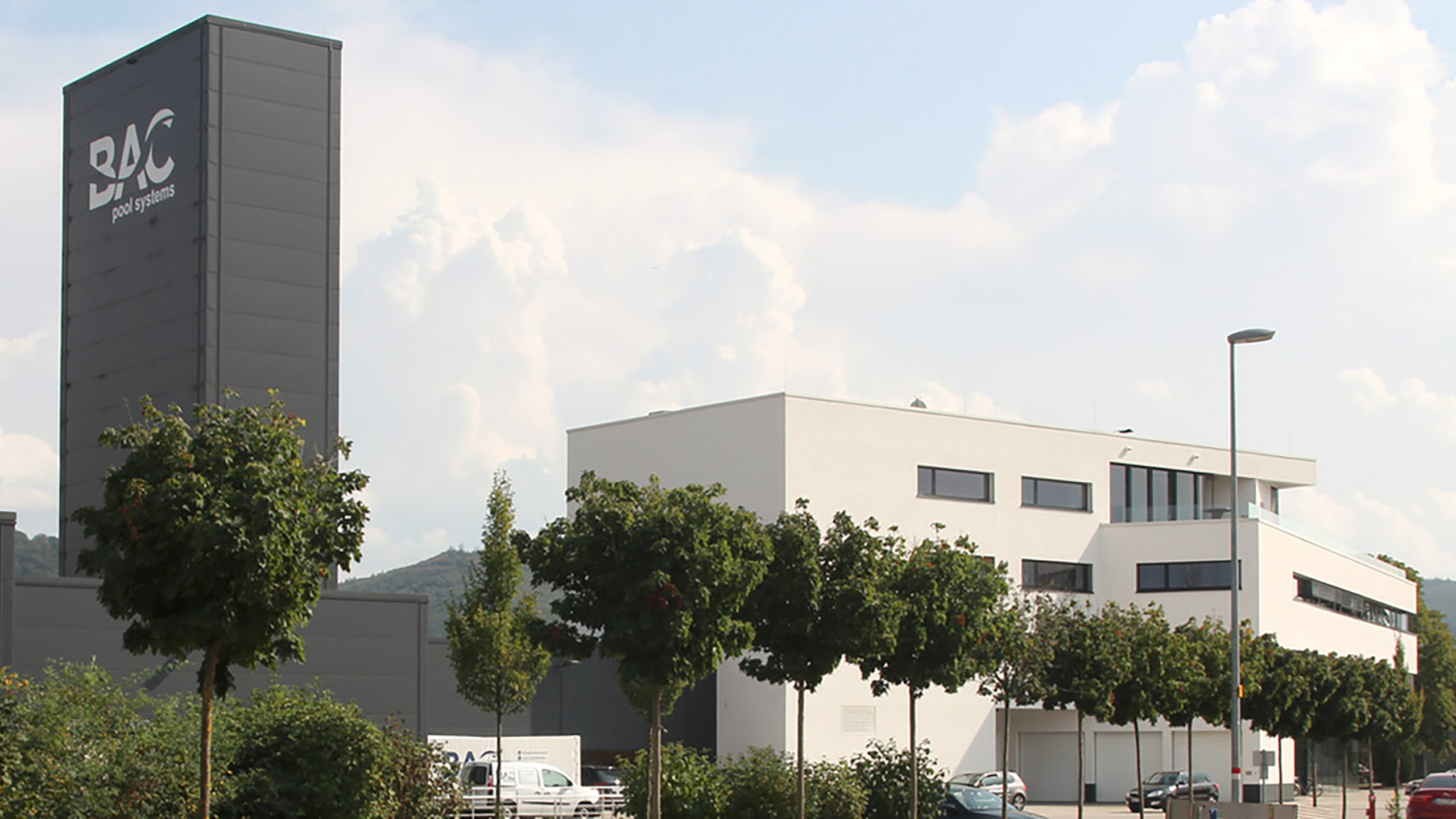 Integration innovativer Heiz-, Lüftungs- und Kühltechnologien bei der BIERI ALPHA COVER AG in Ettlingen