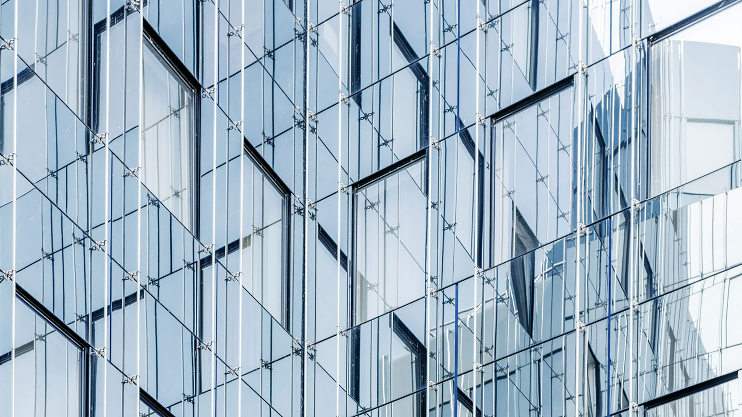 Umsetzung einer effizienten Einzelraum-Klimatisierung für ein Bürogebäude der Jetter Firmen­gruppe, Rosenfeld